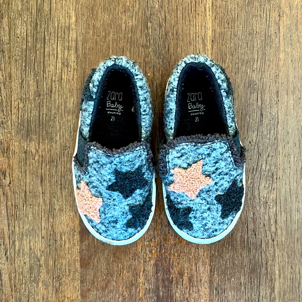 Lightly worn Zara baby “dream big” collection Sherpa slip on (not Sherpa lined)